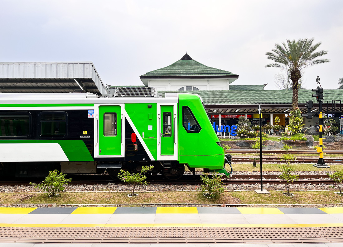 PT KAI: Jakarta – Bandung HSR Feeder train (Padalarang to Bandung)