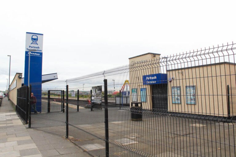 ni-railways-portrush-to-belfast-lanyon-place-by-train-urbanist-wanderer